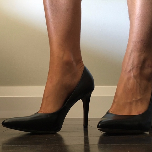 Pointed Toe Black Heels - Picture 1 of 3